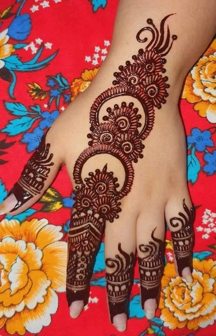 baby-girl-cute-easy-mehndi-designs-for-kids baby-girl-cute-easy-mehndi-designs-for-kids