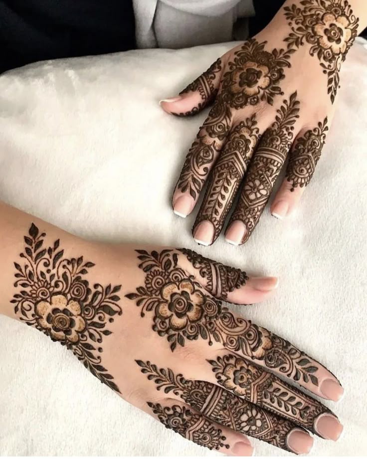 back-hand-simple-mehndi-design-back back-hand-simple-mehndi-design-back