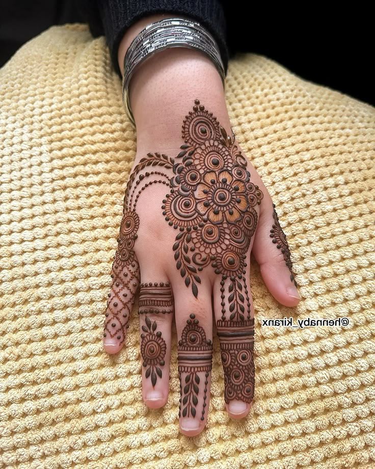 easy-mehndi-design-photo-circle easy-mehndi-design-photo-circle