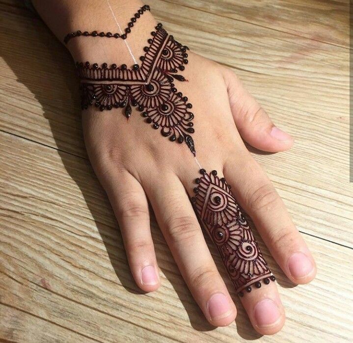 full-hand-simple-mehndi-designs-for-kids