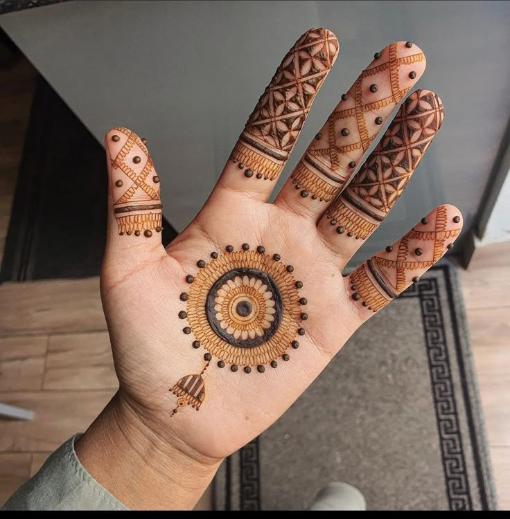 girl-cute-mehndi-designs-for-kids-simple