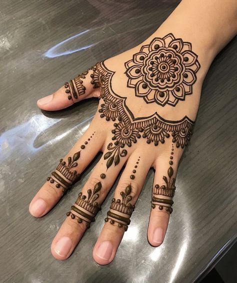 mehndi-circle-design-for-kids mehndi-circle-design-for-kids