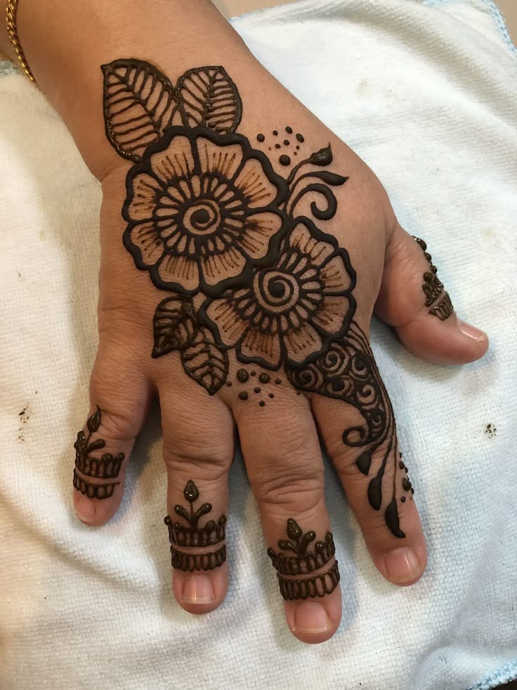 mehndi-designs-for-kids-aesthetic