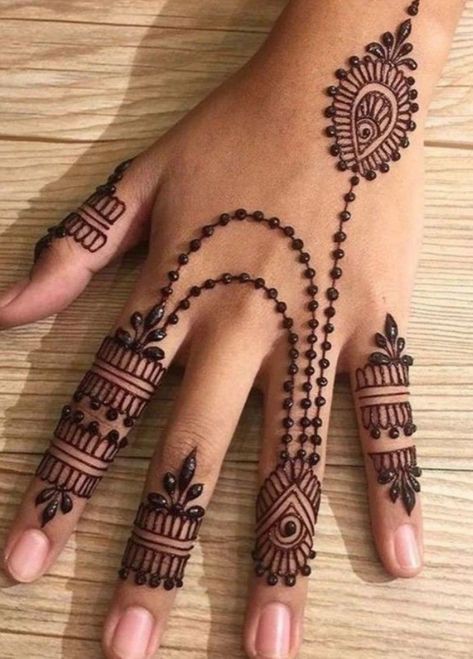 mehndi-designs-for-kids-circle