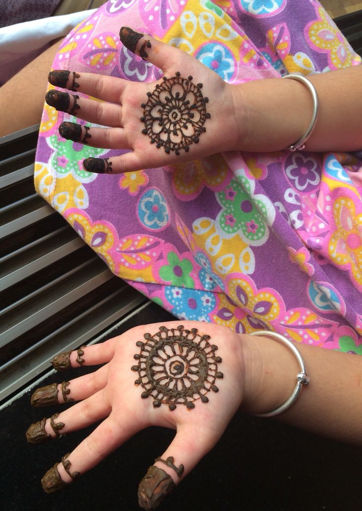 mehndi-designs-for-kids-front-hand-simple-and-beautiful