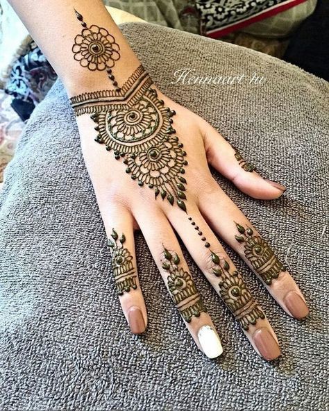 mehndi-designs-for-kids-front-hand-simple-and-beautiful mehndi-designs-for-kids-front-hand-simple-and-beautiful