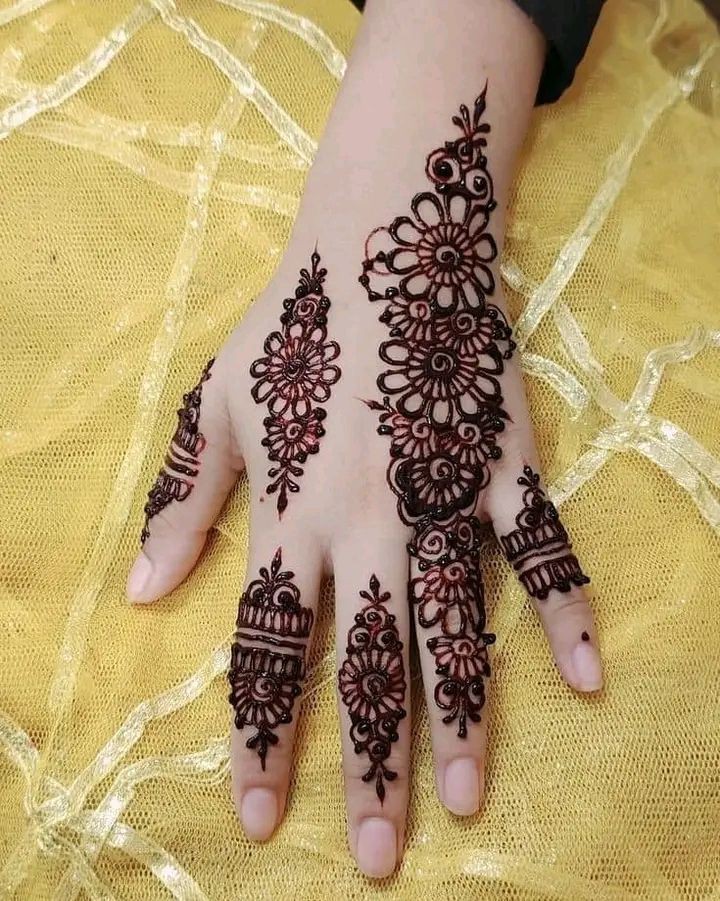 simple-and-beautiful-simple-mehndi-design-photo-back-hand simple-and-beautiful-simple-mehndi-design-photo-back-hand