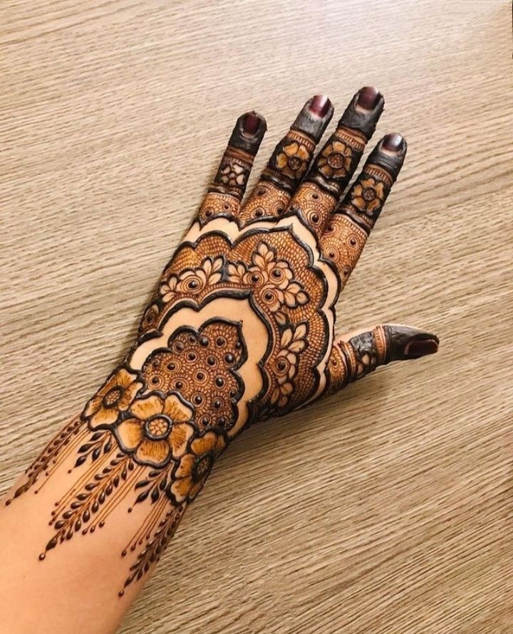simple-checks-mehndi-design-photo