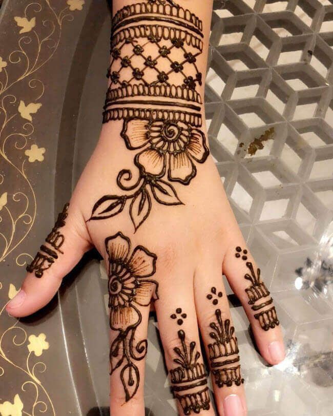 simple-doll-mehndi-design-for-kids simple-doll-mehndi-design-for-kids