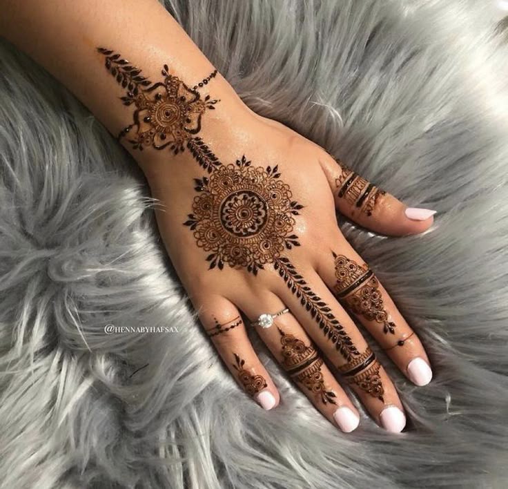simple-mehndi-design-arabic simple-mehndi-design-arabic