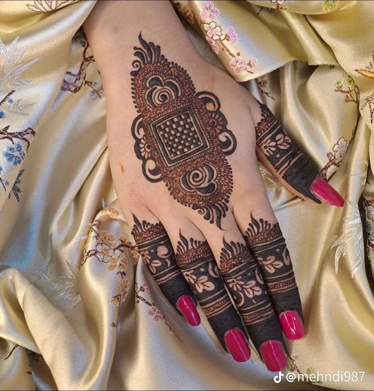 simple-mehndi-design-arabic-back-hand simple-mehndi-design-arabic-back-hand