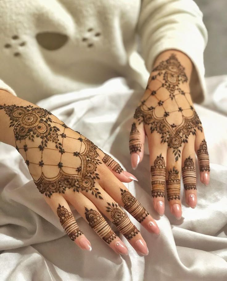 simple-mehndi-design-arabic-front-hand simple-mehndi-design-arabic-front-hand