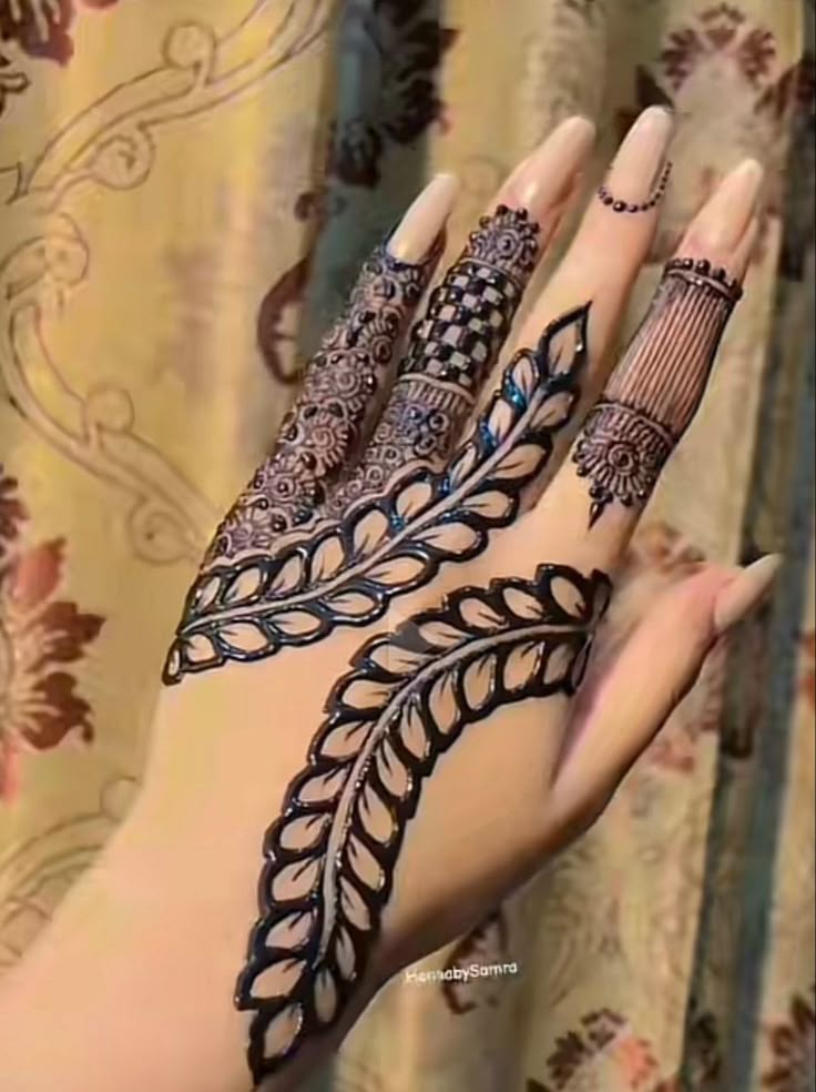 simple-mehndi-design-back-hand simple-mehndi-design-back-hand