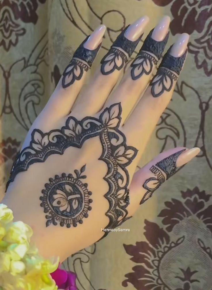 simple-mehndi-design-back-hand simple-mehndi-design-back-hand
