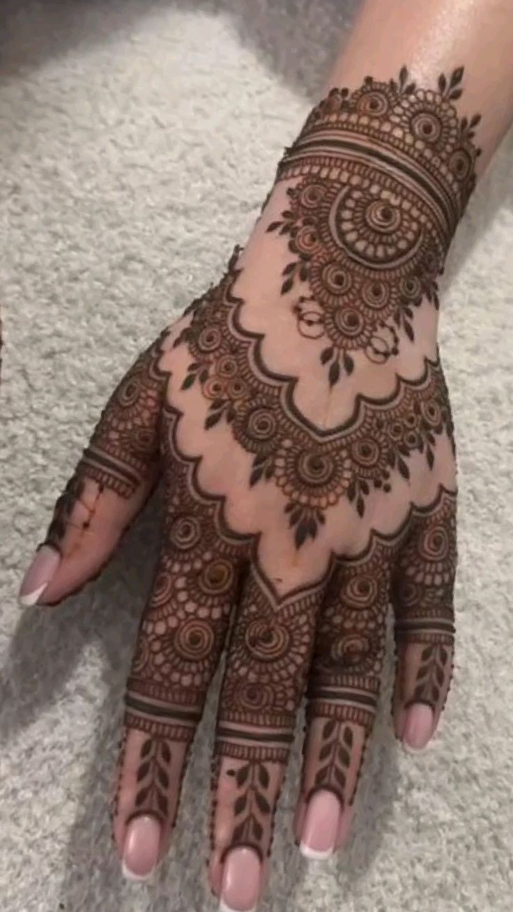 simple-mehndi-design-back-hand simple-mehndi-design-back-hand