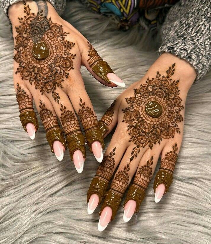 simple-mehndi-design-back-hand-fingers simple-mehndi-design-back-hand-fingers