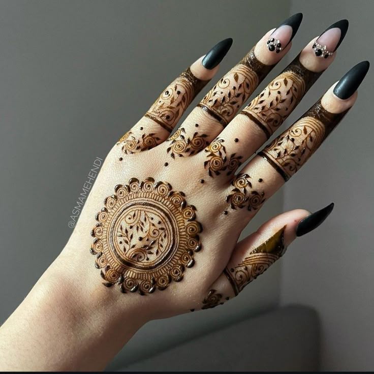 simple-mehndi-design-back-hand simple-mehndi-design-back-hand