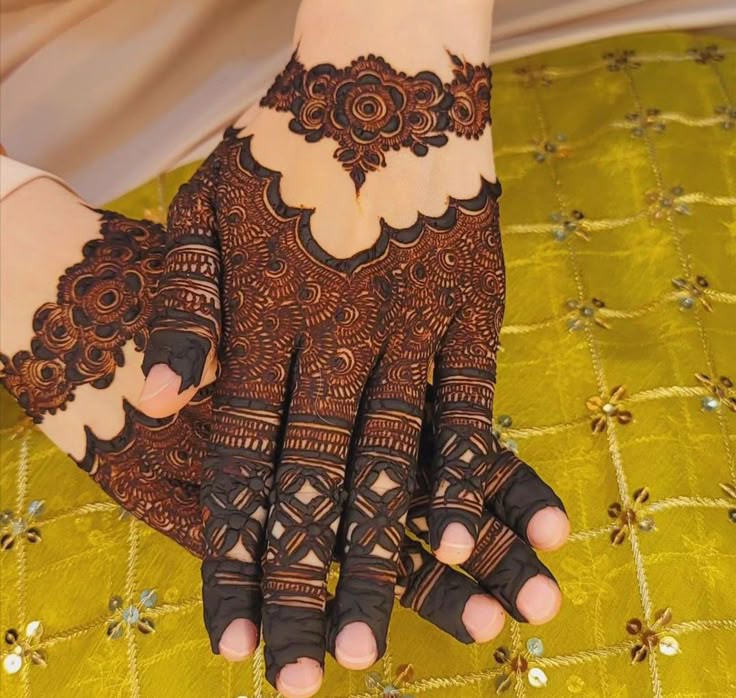 simple-mehndi-design-back simple-mehndi-design-back