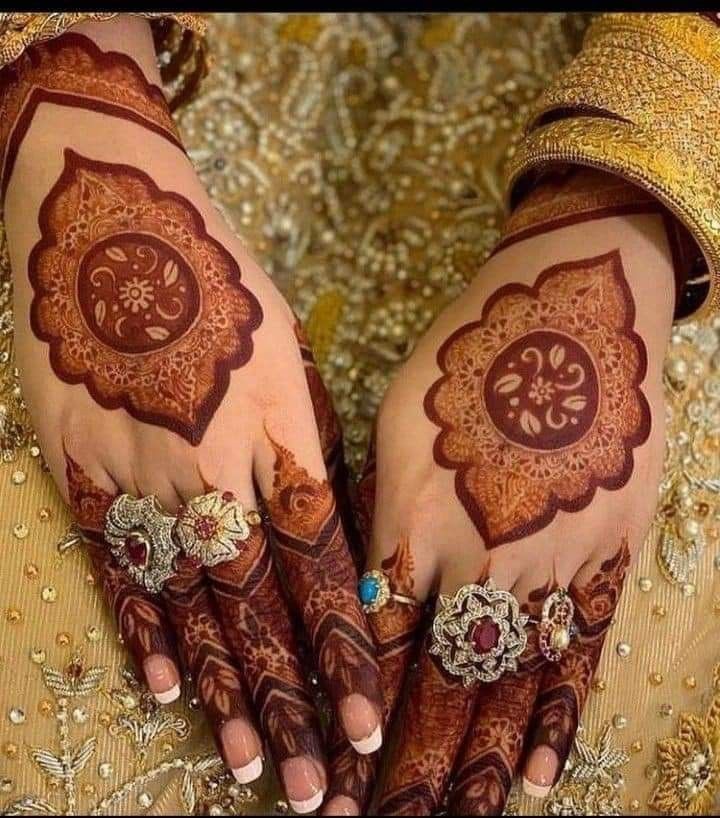 simple-mehndi-design-circle-front-hand simple-mehndi-design-circle-front-hand