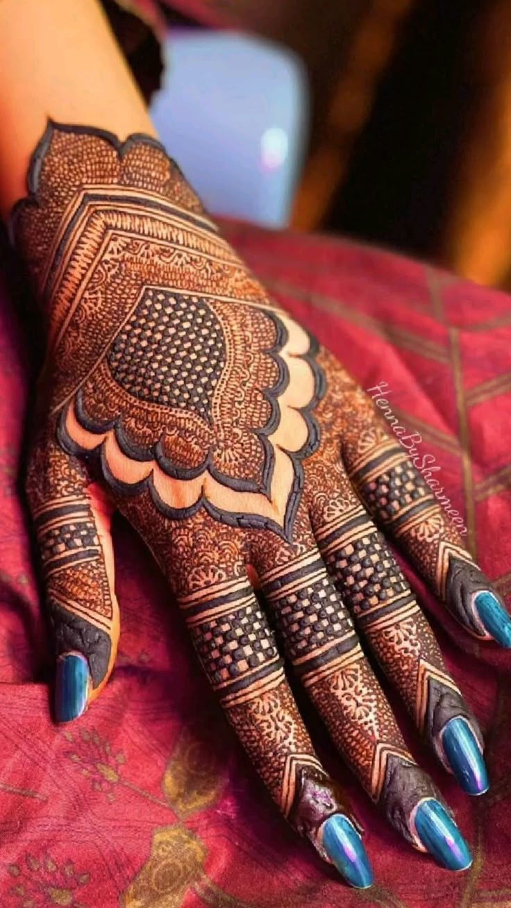 simple-mehndi-design-circle-front-hand simple-mehndi-design-circle-front-hand