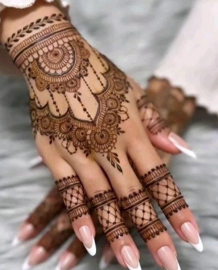 simple-mehndi-design-circle-shape simple-mehndi-design-circle-shape