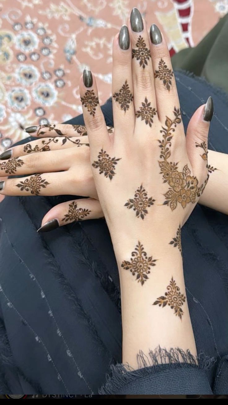 simple-mehndi-design-dots simple-mehndi-design-dots