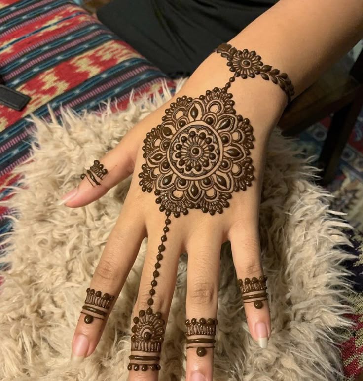 simple-mehndi-design-dubai simple-mehndi-design-dubai