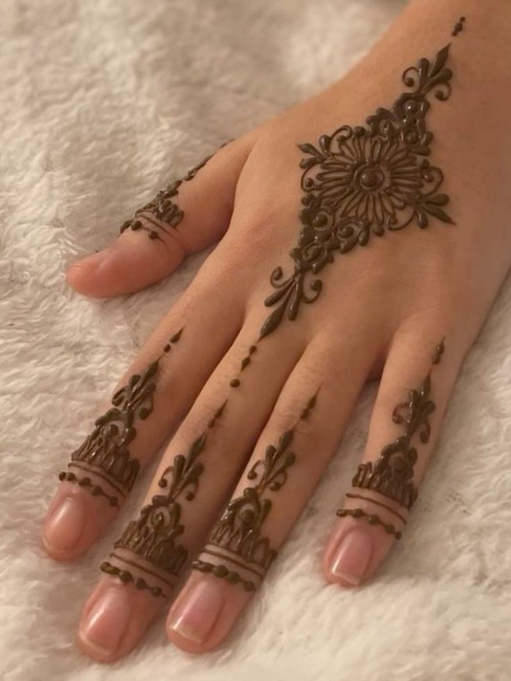 simple-mehndi-design-dubai simple-mehndi-design-dubai