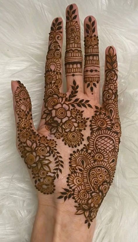 simple-mehndi-design-easy-back-hand simple-mehndi-design-easy-back-hand