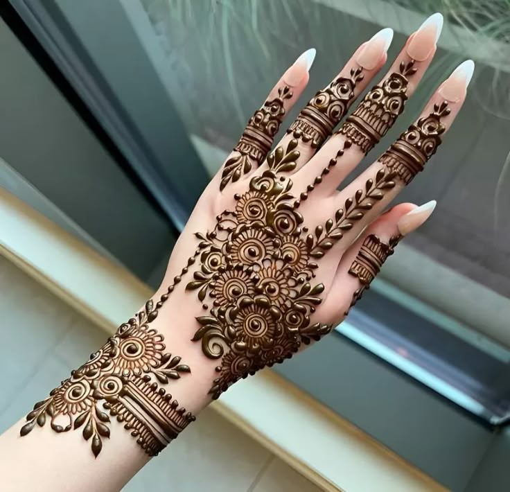 simple-mehndi-design-easy-front-hand simple-mehndi-design-easy-front-hand