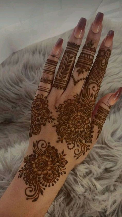 simple-mehndi-design-front-hand-stylish-front-hand simple-mehndi-design-front-hand-stylish-front-hand