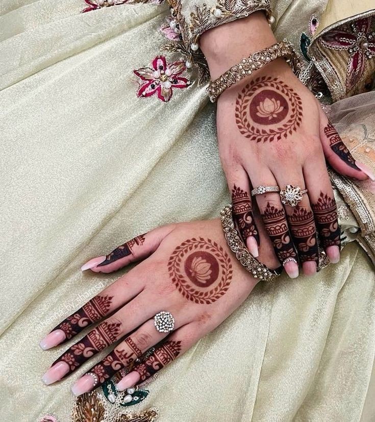 simple-mehndi-design-front-hand-stylish-front-hand simple-mehndi-design-front-hand-stylish-front-hand