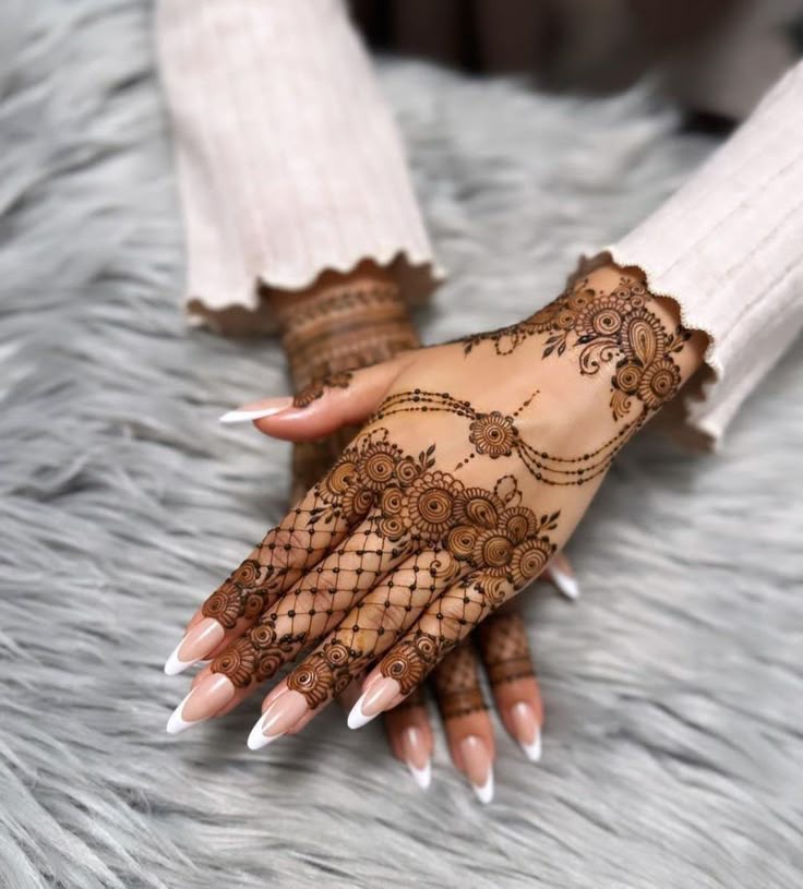 simple-mehndi-design-photo-arabic-front-hand simple-mehndi-design-photo-arabic-front-hand