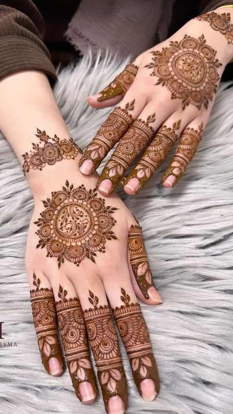 simple-mehndi-design-photo-back-hand-easy-and-beautiful simple-mehndi-design-photo-back-hand-easy-and-beautiful