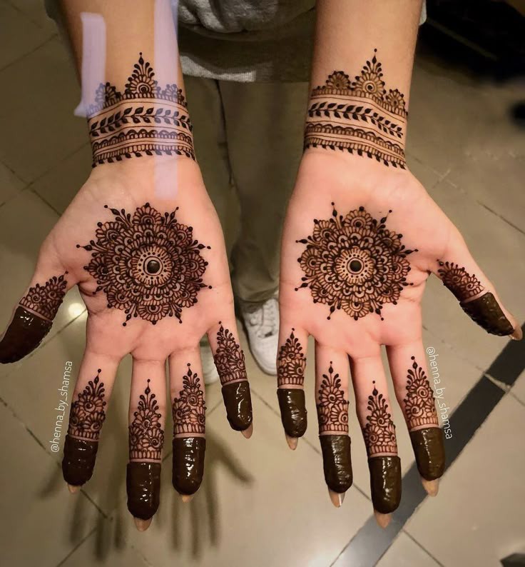 simple-mehndi-design-photo-back-hand-easy simple-mehndi-design-photo-back-hand-easy