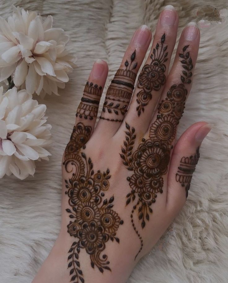 simple-mehndi-design-stylish-easy-front-hand simple-mehndi-design-stylish-easy-front-hand