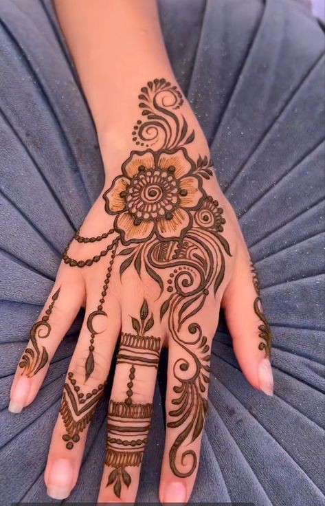 simple-mehndi-designs-for-kids-beginners