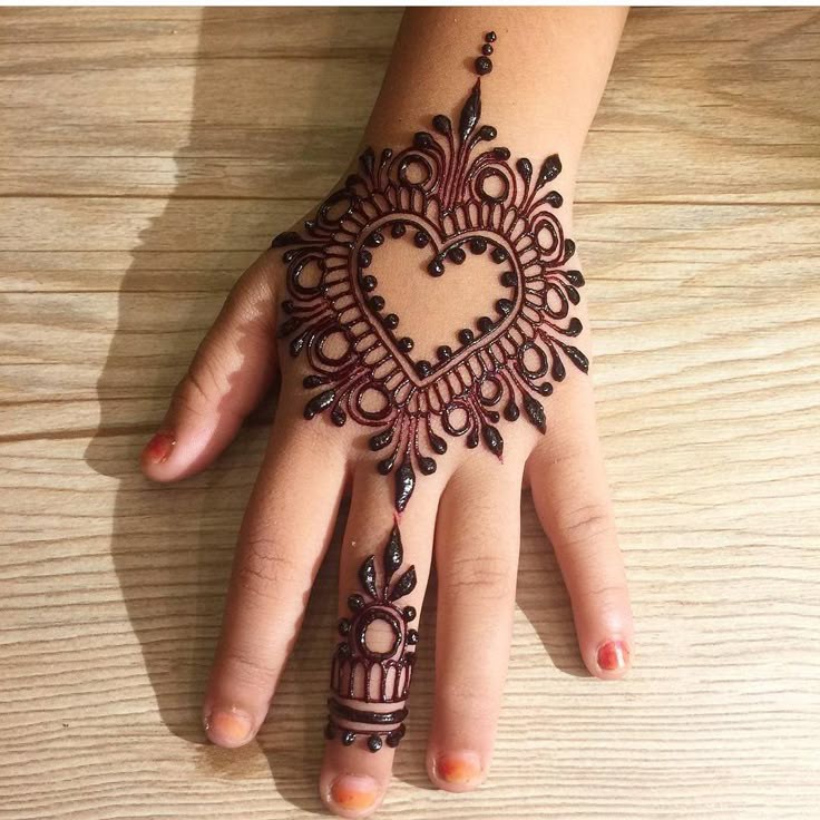 simple-mehndi-designs-for-kids-butterfly simple-mehndi-designs-for-kids-butterfly