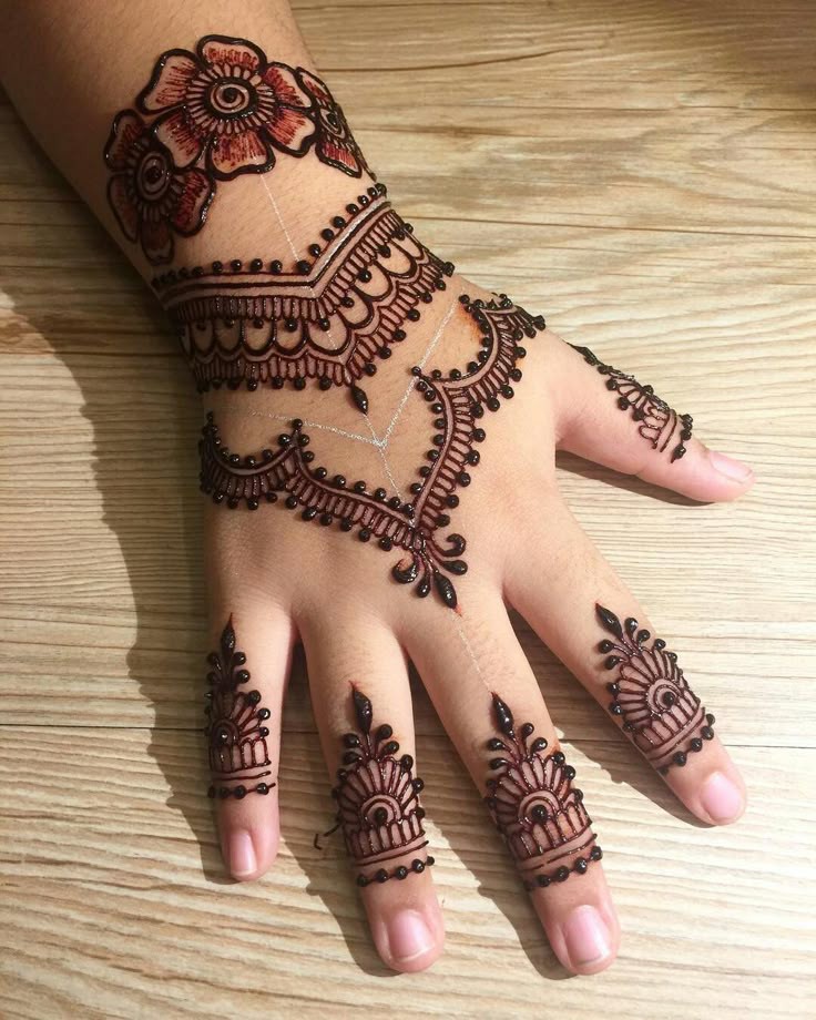 simple-mehndi-designs-for-kids-fingers