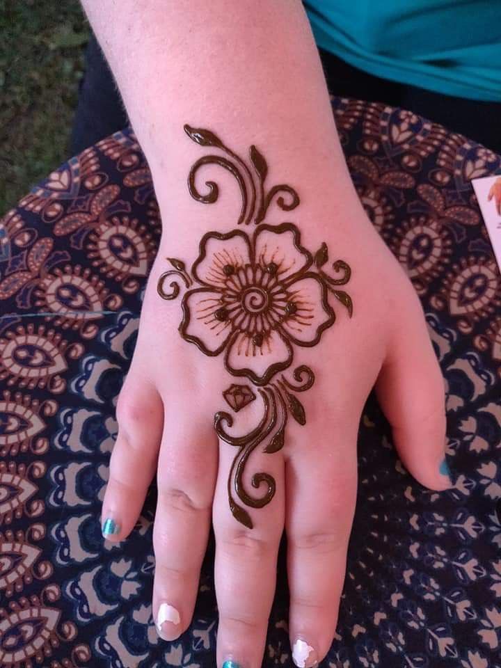 simple-mehndi-designs-for-kids-front-side