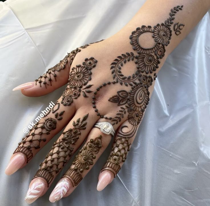 Easy-Arabic-Mehndi-Design