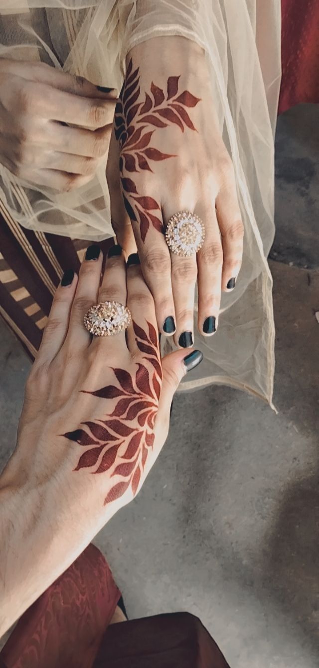 Front-Hand-Simple-Mehndi-Design-Images