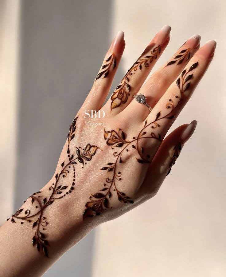 Front-Hand-Simple-Mehndi-Design-Images