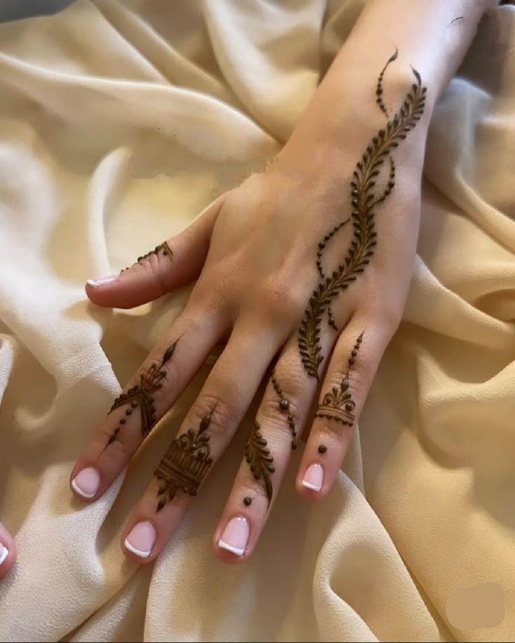 Front-Hand-Simple-Mehndi-Design-Images