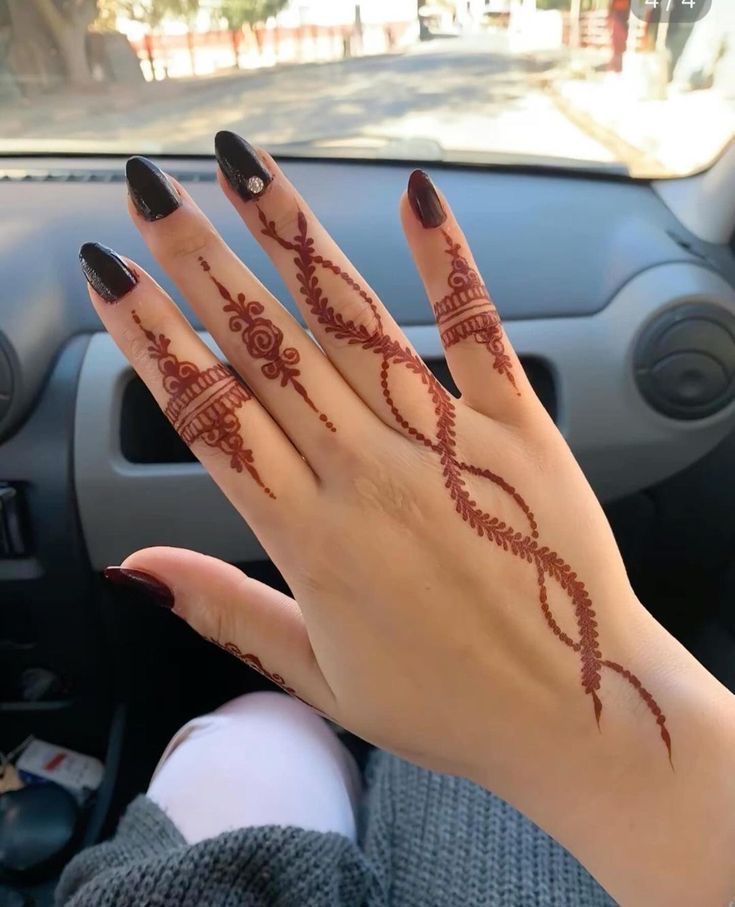 Front-Hand-Simple-Mehndi-Design-Images