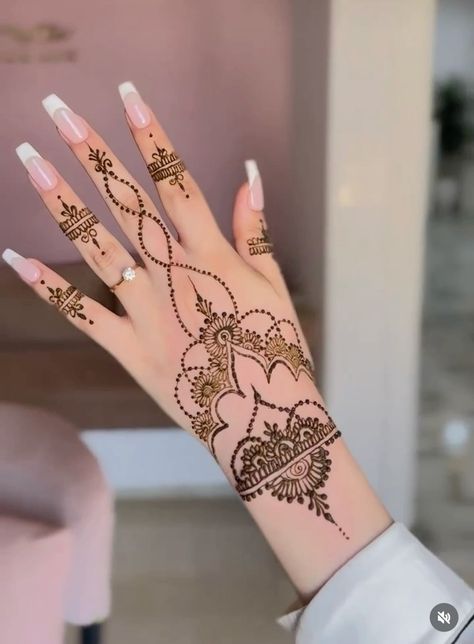 Front-Hand-Simple-Mehndi-Design-Images