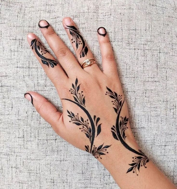 Front-Hand-Simple-Mehndi-Design-Images