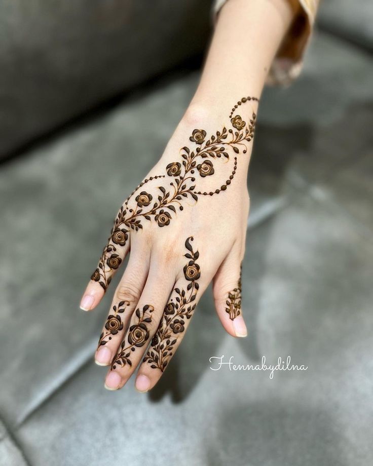Front-Hand-Simple-Mehndi-Design-Images