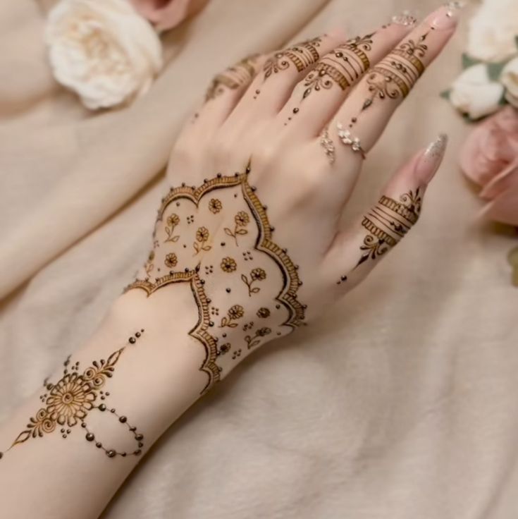 Front-Hand-Simple-Mehndi-Design-Images