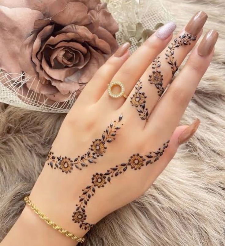 Front-Hand-Simple-Mehndi-Design-Images
